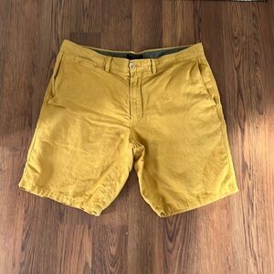 Banana Republic Men’s shorts Size 34 Waist.